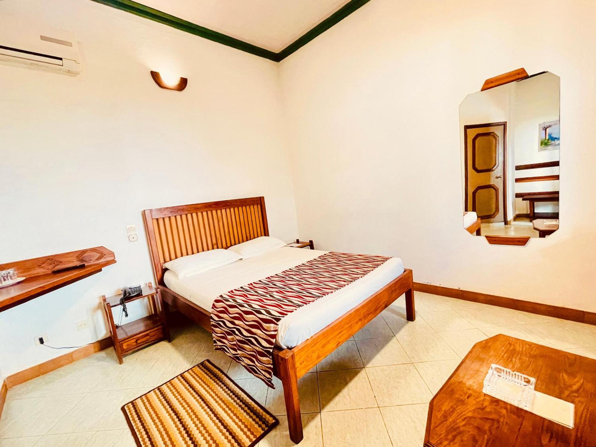 Hotel Le Nouvel Eden Toliara Exterior foto